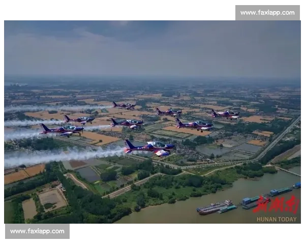 苏超应援燃爆!飞机军舰官方助阵,3 万上座率掀城市文化狂欢 苏超应援燃爆!飞机军舰官方助阵,3 万上座率掀城市文化狂欢