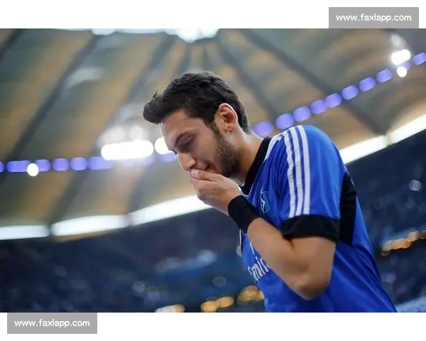 恰尔汗奥卢妻子发声：忠诚背后的利益博弈